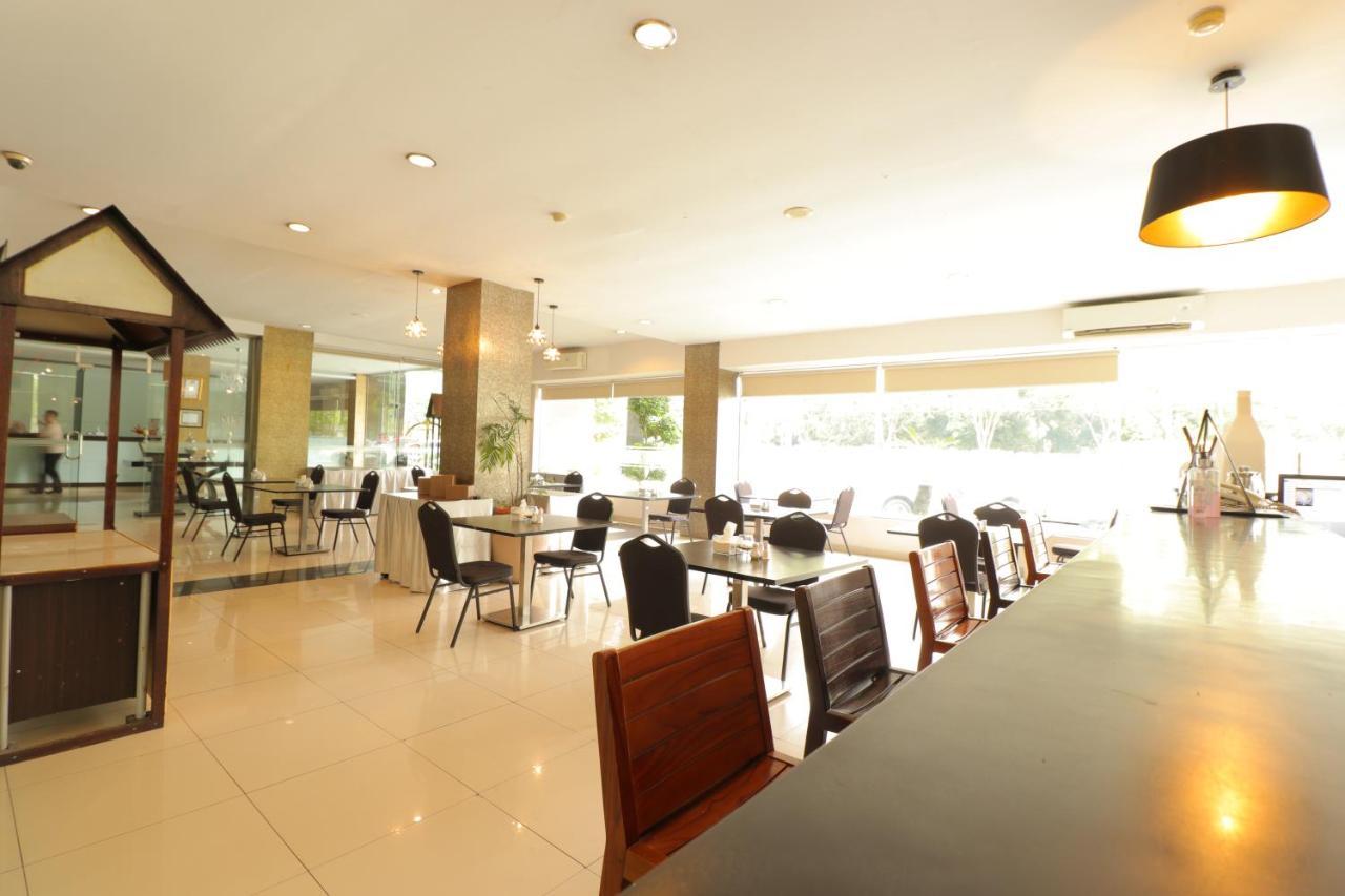 Saka Hotel Medan Sunggal Exterior photo