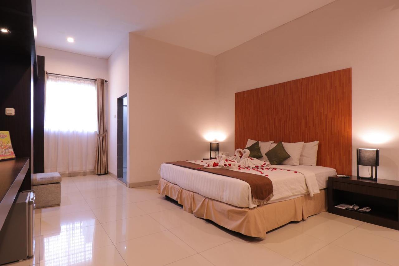 Saka Hotel Medan Sunggal Exterior photo
