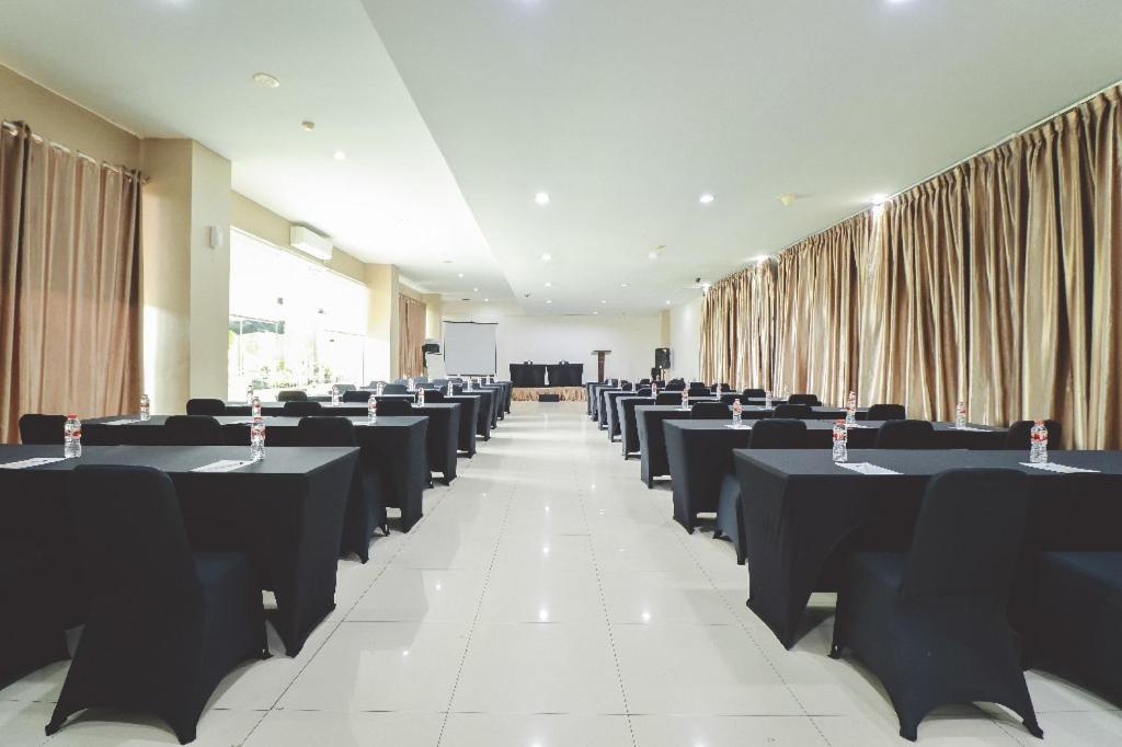 Saka Hotel Medan Sunggal Exterior photo