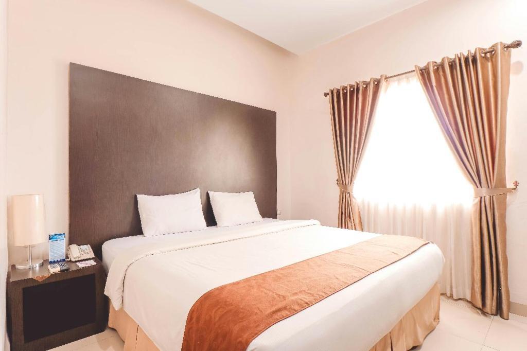 Saka Hotel Medan Sunggal Exterior photo