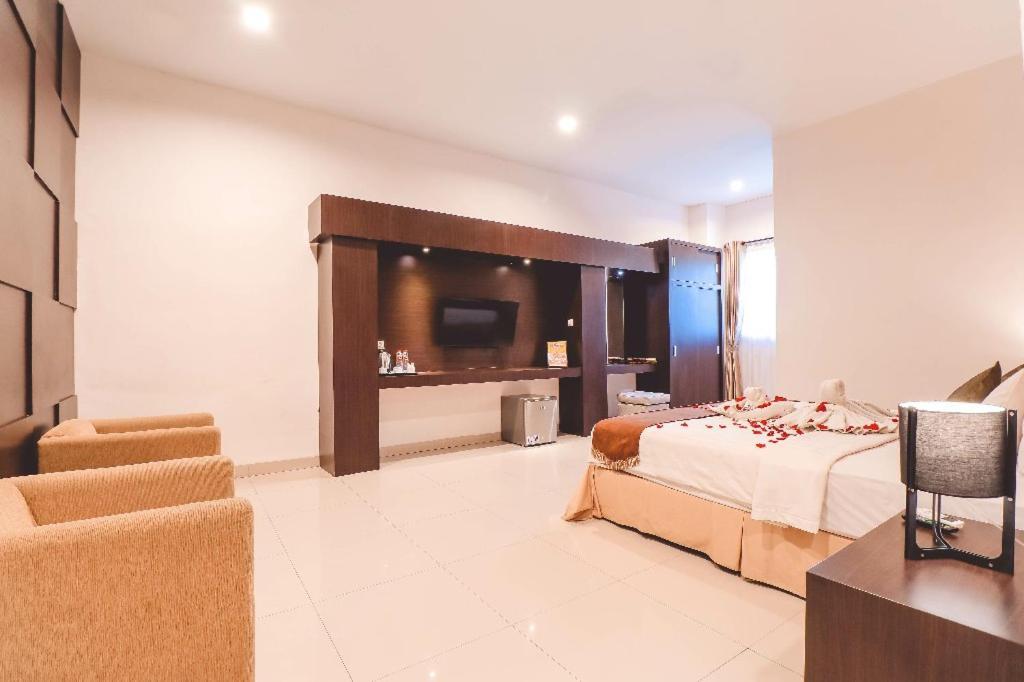 Saka Hotel Medan Sunggal Exterior photo